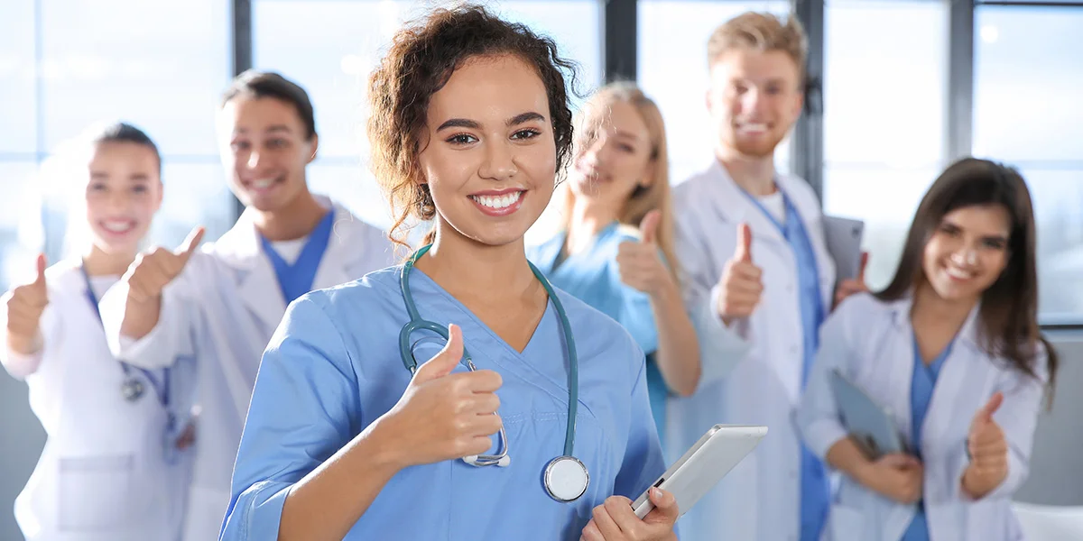 nurses-smiling-with-thumbs-up